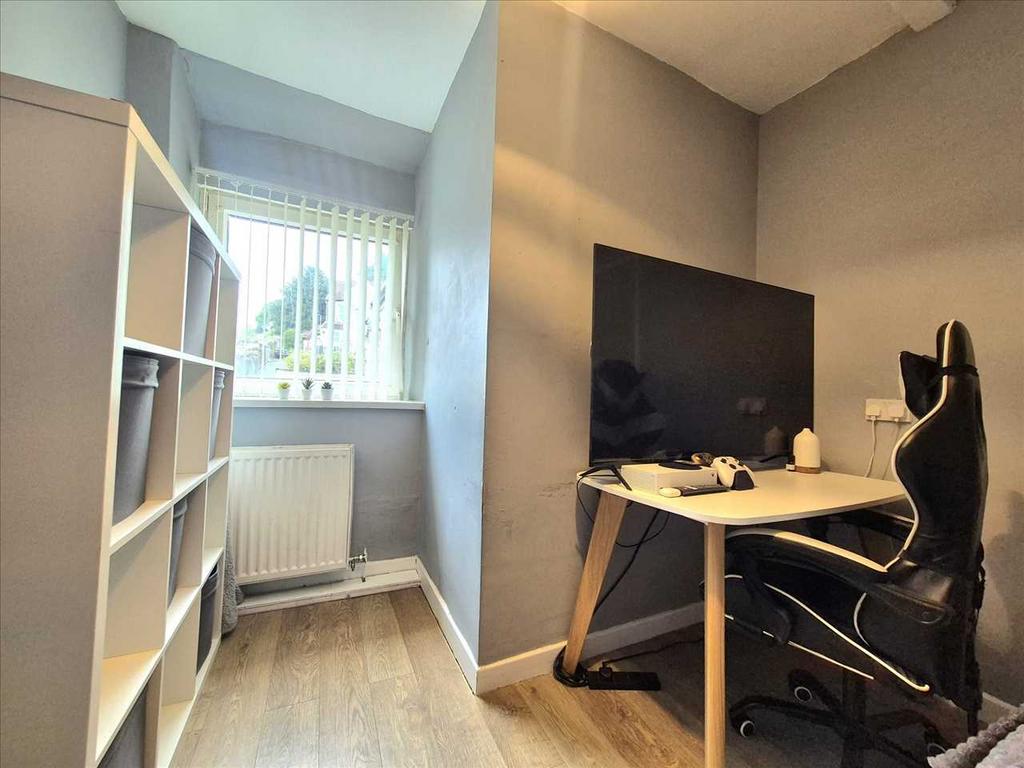 Bedroom 2 - Image 3