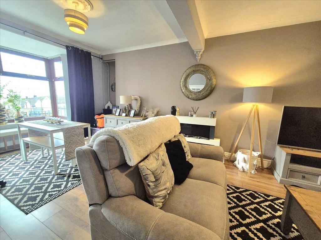 Lounge - Image 3