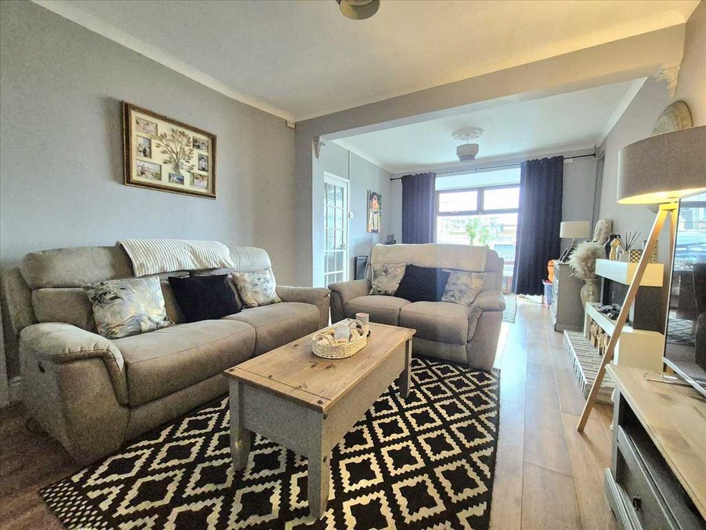 Lounge - Image 4