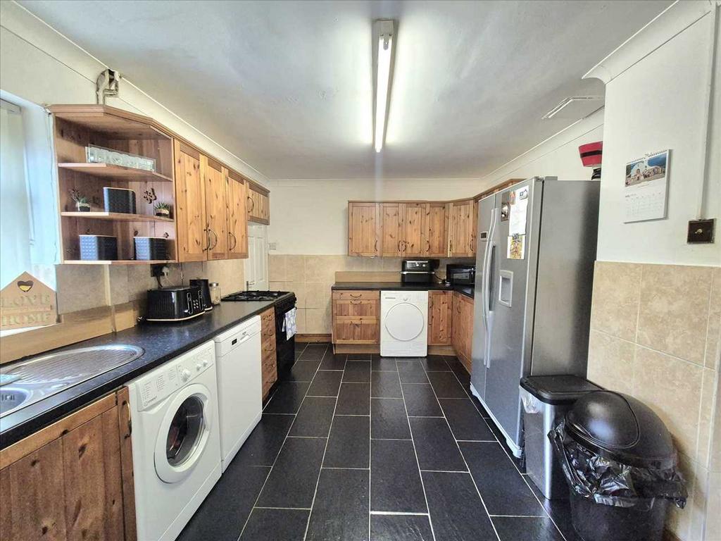 Kitchen - Image 2