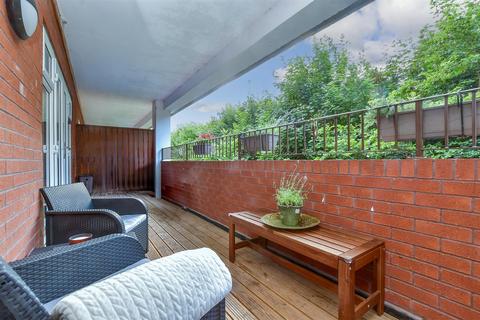 1 bedroom apartment for sale, Sutton Court Road, Sutton, Surrey