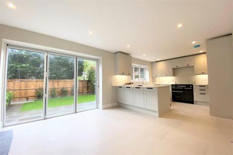 undefined, Evelyn Close, Woking GU22