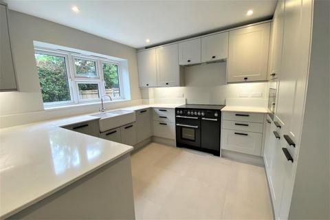undefined, Evelyn Close, Woking GU22