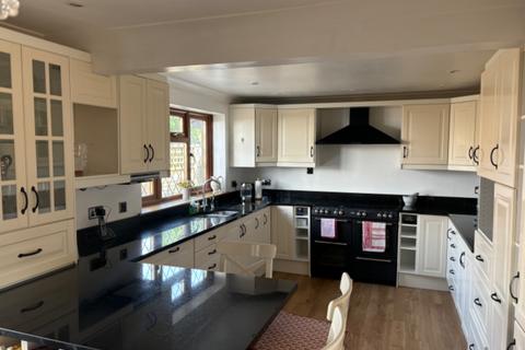 6 bedroom detached house to rent, Forge Road, Langley, Southampton, Hampshire, SO45 1XS