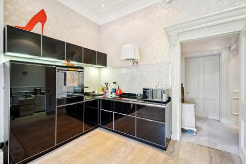 2 bedroom flat to rent, Courtfield Gardens, South Kensington, London, SW5