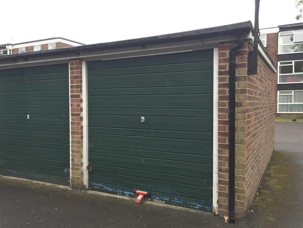 Garage in Block