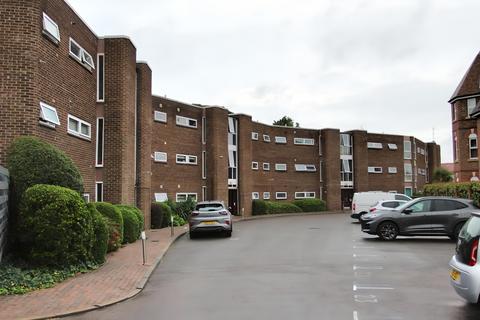 2 bedroom apartment for sale, Parkside Court, Weybridge, Surrey, KT13 8AG
