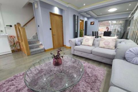 3 bedroom semi-detached house to rent, Hillary Avenue, Heald Green SK8 3AF