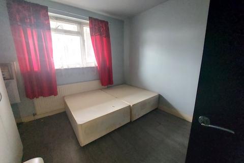 2 bedroom flat to rent, Ilford Lane, Ilford