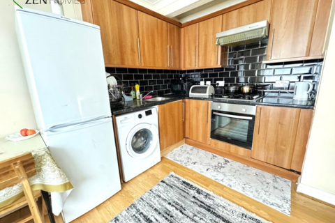 2 bedroom flat to rent, London N18