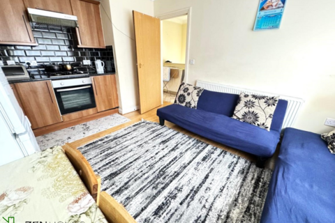 2 bedroom flat to rent, London N18