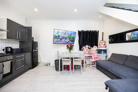 1 bedroom flat for sale, Woodgrange Road, London E7