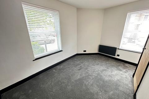 1 bedroom ground floor maisonette to rent, North Street, Luton, Bedfordshire, LU2