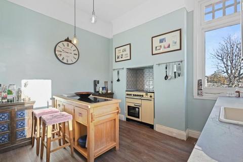 4 bedroom flat to rent, Phoenix Lodge Mansions, W6