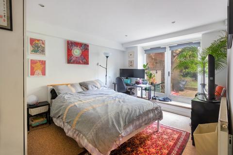 2 bedroom flat to rent, Cambridge Grove, London W6