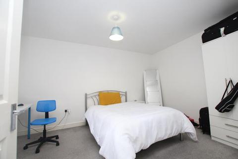 5 bedroom townhouse to rent, Longmead Avenue, Bristol BS7
