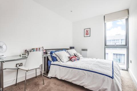 2 bedroom flat for sale, City Walk, Borough