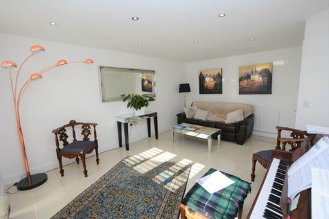 1 bedroom in a house share to rent, Aquitania Close, Milton Keynes MK10