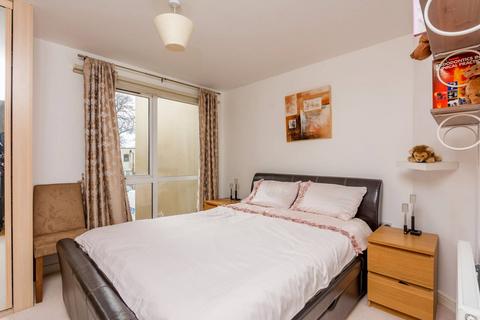 2 bedroom flat to rent, Butler Farm Close, Ham, Richmond, TW10