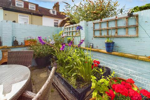 3 bedroom end of terrace house for sale, Cavour Road, Faversham ME13