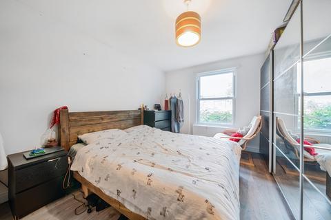 1 bedroom flat to rent, Valmar Road Camberwell SE5