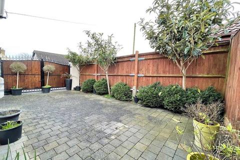 4 bedroom detached bungalow for sale, Arundel Road, Peacehaven, BN10 8HH