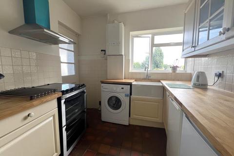 3 bedroom flat to rent, Laleham Road, Staines TW18