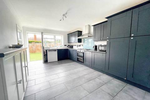 6 bedroom detached house for sale, Downs Walk, Peacehaven, BN10 7SN