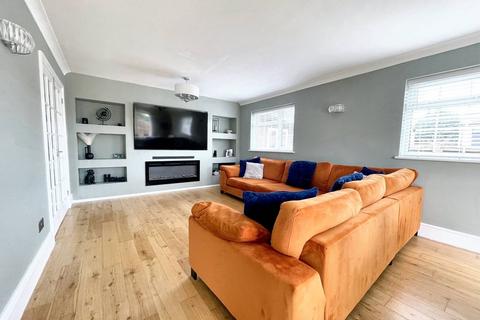 5 Downs Walk, Peacehaven, BN10 7SN