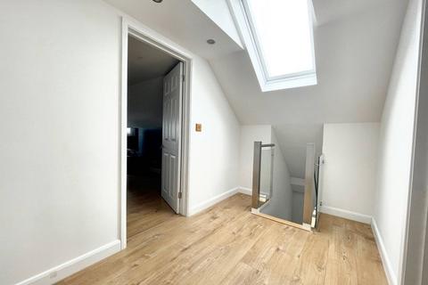 5 Downs Walk, Peacehaven, BN10 7SN