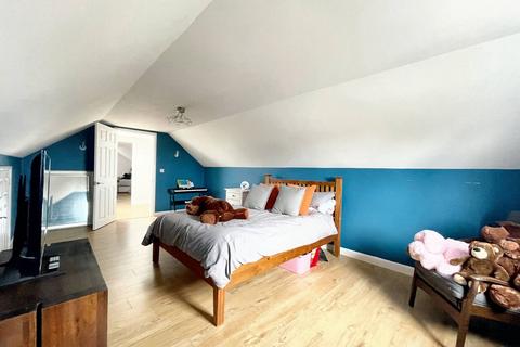 5 Downs Walk, Peacehaven, BN10 7SN