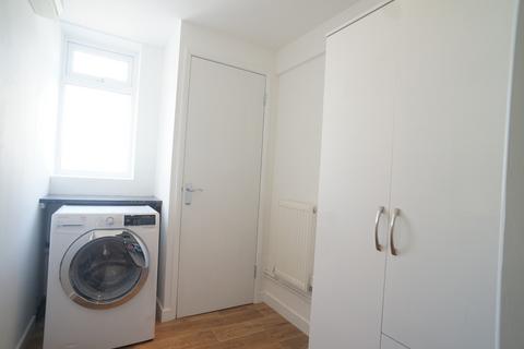 Studio to rent, Prospect Court, Foots Cray High Street, Sidcup