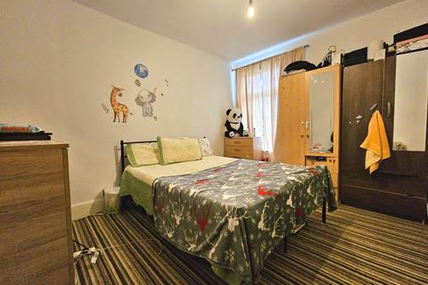 3 bedroom retirement property for sale, Fourth Avenue, London, E12 6DR