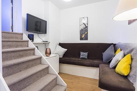 4 bedroom flat for sale, Blackstock Road, London N4
