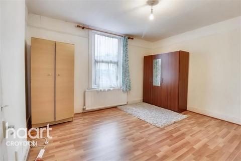 3 bedroom end of terrace house to rent, Whitehorse Lane, SE25