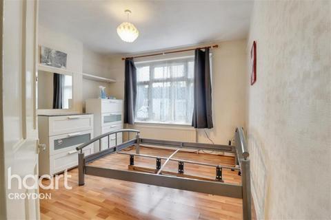 3 bedroom end of terrace house to rent, Whitehorse Lane, SE25