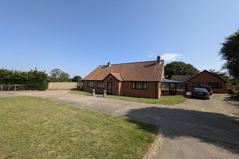 3 bedroom detached bungalow to rent, Leiston Road, Middleton