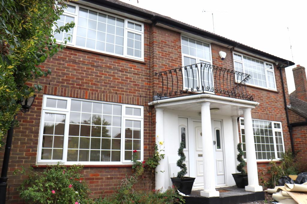 6 Bedroom Detached House for Rent