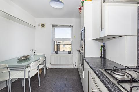 2 bedroom flat for sale, Blackstock Road, London N4