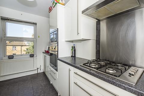 2 bedroom flat for sale, Blackstock Road, London N4