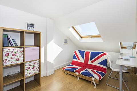 2 bedroom flat for sale, Blackstock Road, London N4