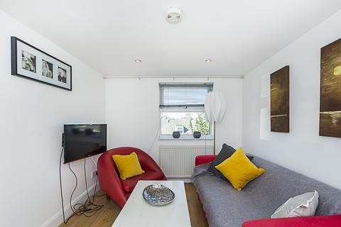 2 bedroom flat for sale, Blackstock Road, London N4