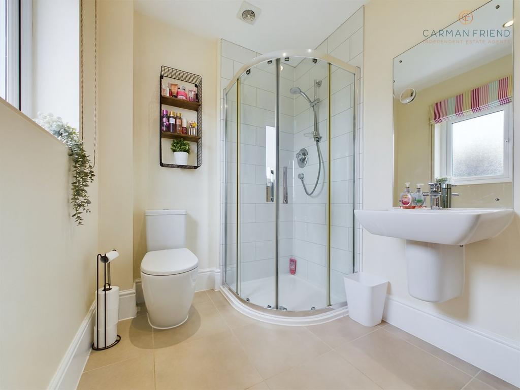 En Suite to Bedroom 2