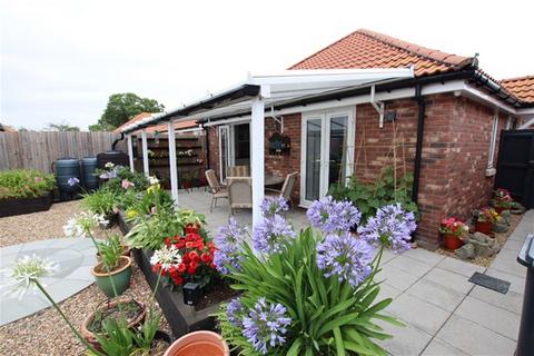 2 bedroom detached bungalow for sale, Oaks Drive, Clacton on Sea