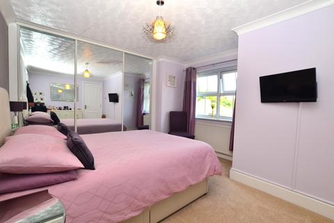 3 bedroom detached house for sale, Killarney Close, Grantham