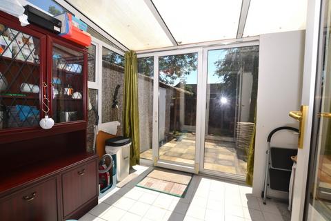 6 Applewood Drive, Gonerby Hill Foot, Grantham, NG31 8QN