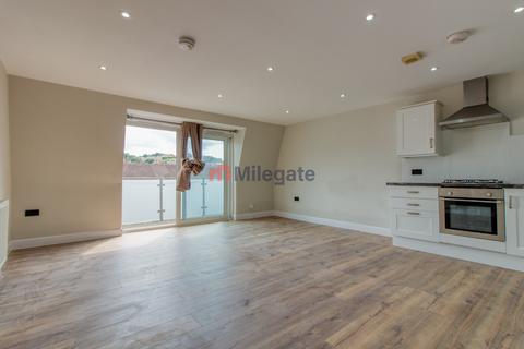 2 bedroom flat to rent, Gilbert Road, Belvedere DA17