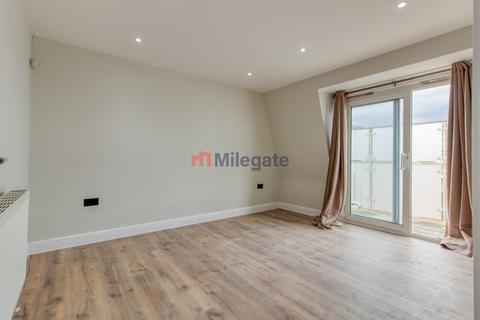 2 bedroom flat to rent, Gilbert Road, Belvedere DA17