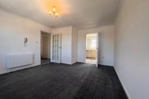 2 bedroom flat to rent, Candleriggs Court, Alloa, FK10