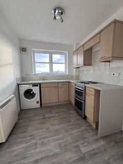 2 bedroom flat to rent, Candleriggs Court, Alloa, FK10